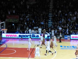 Phil Goss va al tiro sulla sirena di fine match.