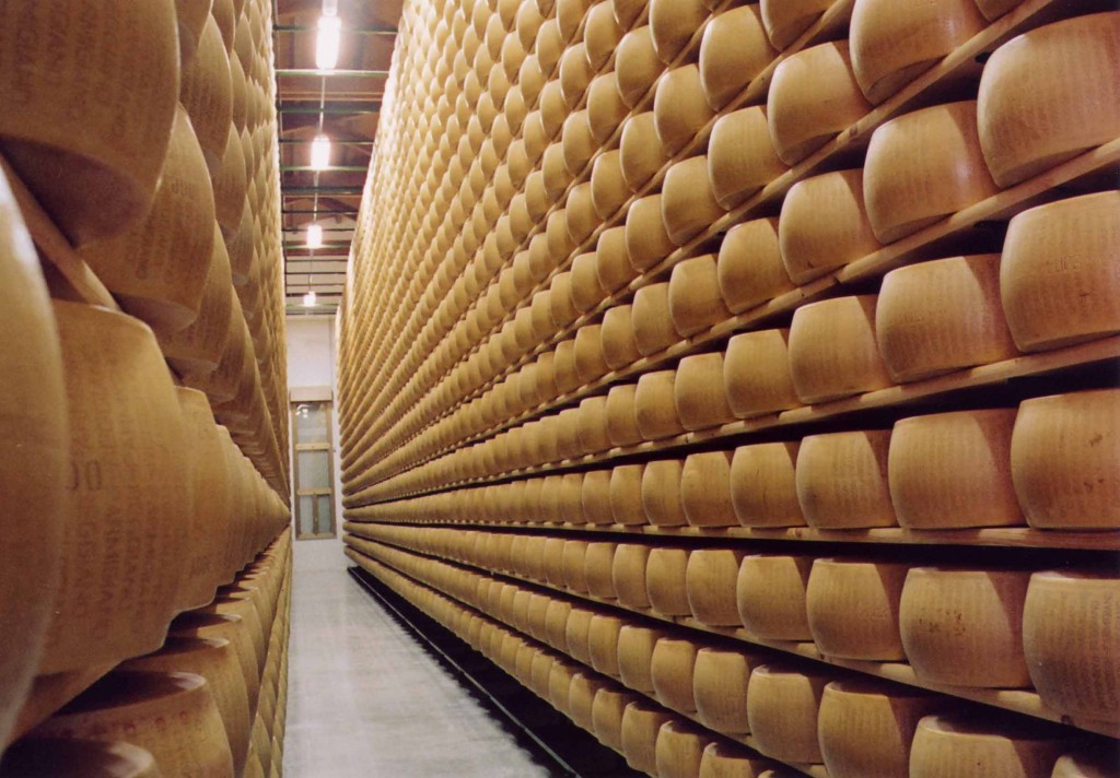 Parmigiano-reggiano-magazzino stagionatura-invio
