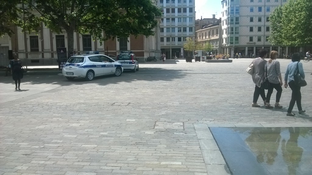 Pattuglie della Municipale in piazza Martiri